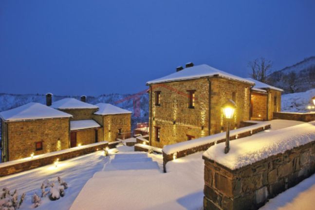 Hotel 1.100 sqm for sale, Ioannina Prefecture, Kentriko Zagori