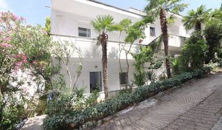 Συγκρότημα διαμερισμάτων 200 τ.μ. για πώληση
