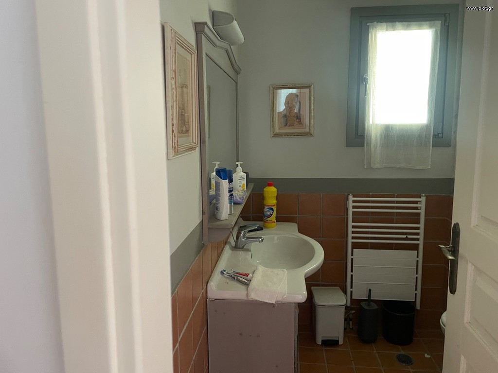 Κατάστημα 250 τ.μ. προς ενοικίαση, Θήρα