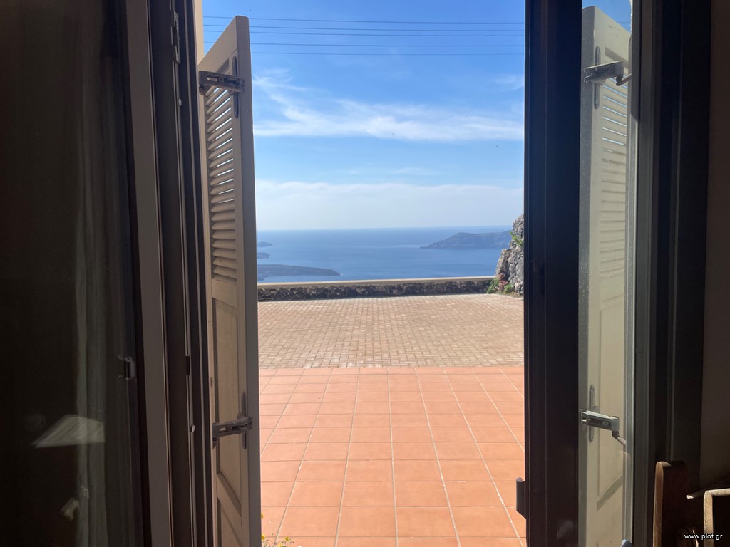 Κατάστημα 250 τ.μ. προς ενοικίαση, Θήρα