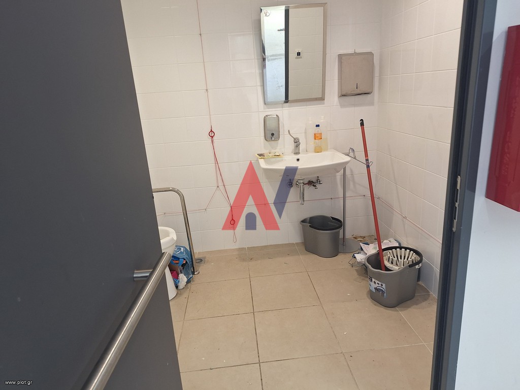Κατάστημα 230 τ.μ. προς ενοικίαση, Όσιος Λουκάς