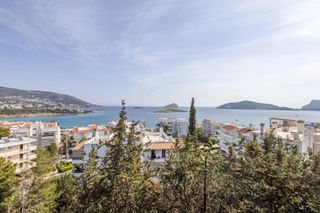 Συγκρότημα διαμερισμάτων 3.600 τ.μ. για πώληση