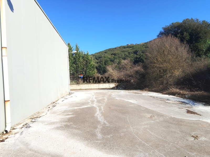 Επιχειρηματικό κτίριο 668,80 τ.μ. πρός πώληση, Ν. Ιωαννίνων, Άγιος Δημήτριος
