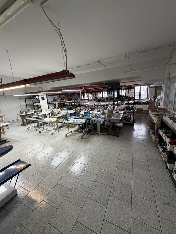 Επιχειρηματικό κτίριο 2.380 τ.μ. προς ενοικίαση, Χαριλάου