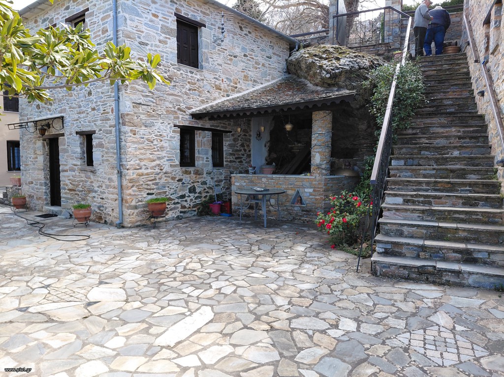 Συγκρότημα διαμερισμάτων 460 τ.μ. πρός πώληση, Μαγνησία, Μηλιές