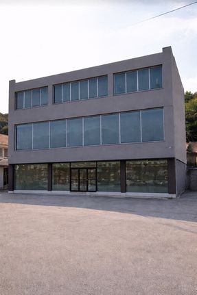 Business bulding 1.970 sqm for sale, Athens - East, Glika Nera
