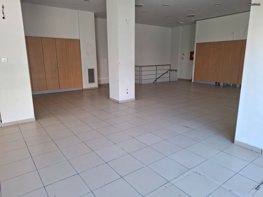 Κατάστημα 250 τ.μ. προς ενοικίαση, Κέντρο Πετρούπολης