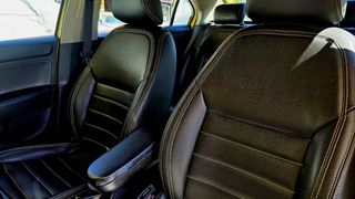 Skoda Rapid 2015-thumb-5