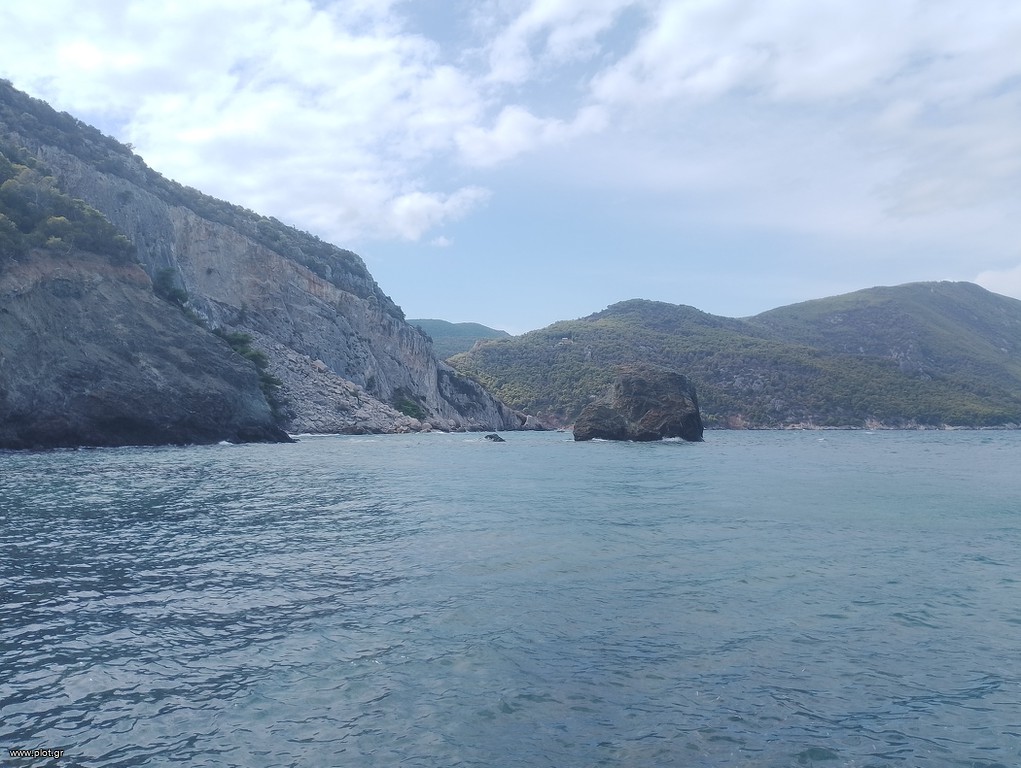 Αγροτεμάχια 125.000 τ.μ. προς πώληση, Κορινθία, Λουτράκι-Περαχώρα