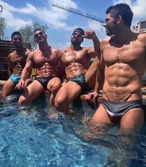Νέες κ νεοι για το πρωτο ελληνικο escorts agencyγια summer tour