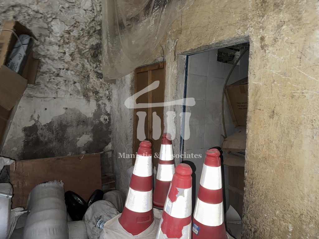Αποθήκη 180 τ.μ. προς πώληση, Καμίνια