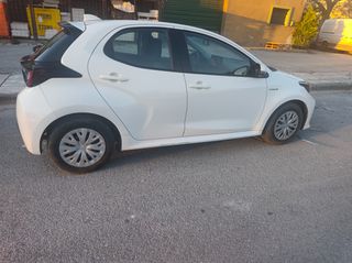 Toyota Yaris 2021 1.5 HDF Active 116HP eCVT M/C-thumb-4