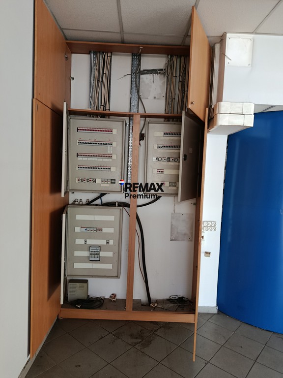 Κατάστημα 220 τ.μ. προς ενοικίαση, Δάφνη