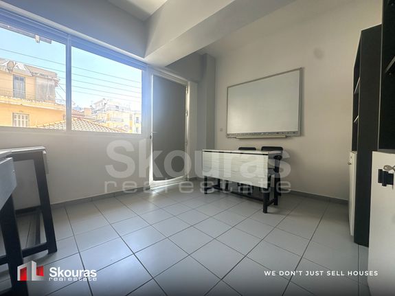 Office 27 sqm for rent, Messinia, Kalamata