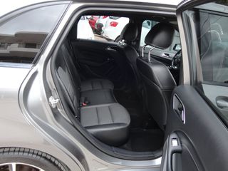 Mercedes-Benz B 180 2015 URBAN DIEZEL AUTOMATIC-thumb-10