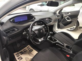 Peugeot 308 2021 1.5D-130HP-thumb-4