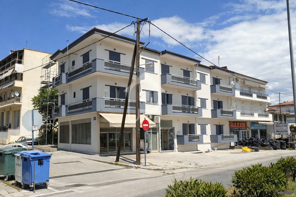 Συγκρότημα διαμερισμάτων 680 τ.μ. πρός πώληση, Ν. Τρικάλων, Καλαμπάκα
