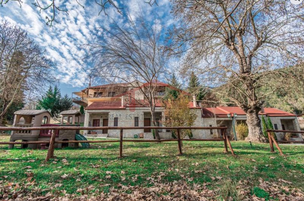 Ξενοδοχείο 800 τ.μ. πρός πώληση, Ευρυτανία, Καρπενήσι