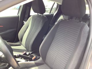 Peugeot 208 2022-thumb-5