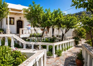Συγκρότημα διαμερισμάτων 320 τ.μ. για πώληση