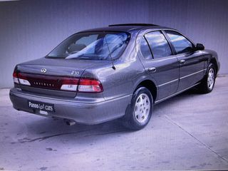 Infiniti Q30 2000-thumb-2
