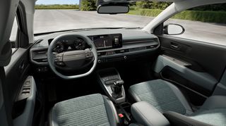 Kia Stonic 2026 1.000cc -100 hp automatic-thumb-1