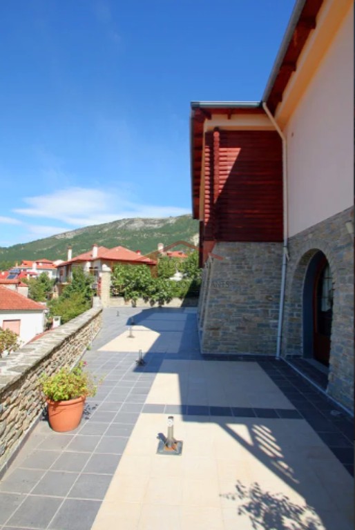 Ξενοδοχείο 800 τ.μ. πρός πώληση, Ν. Ιωαννίνων, Κόνιτσα