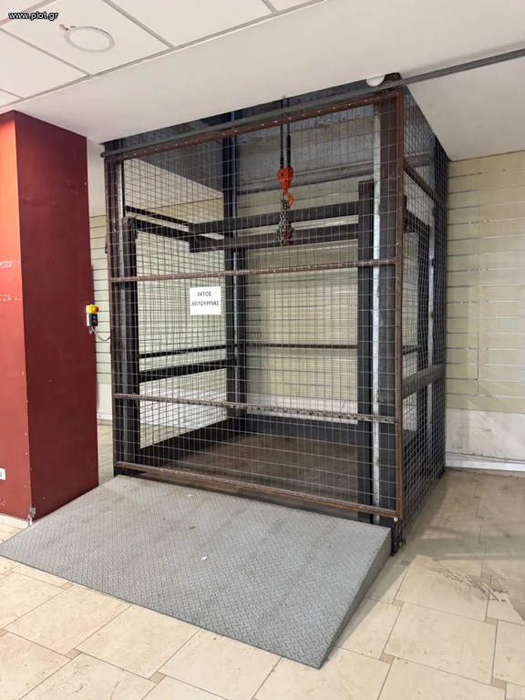 Επιχειρηματικό κτίριο 1.100 τ.μ. προς ενοικίαση, Βουδ