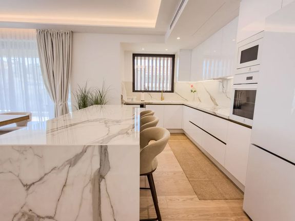 Apartment 130 sqm for rent, Athens - South, Glyfada