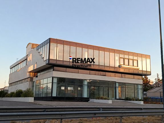 Business bulding 1.520 sqm for rent, Athens - South, Alimos