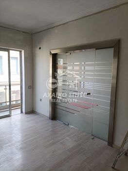 Office 68 sqm for rent