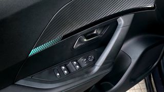 Peugeot 2008 2023 2008-thumb-7