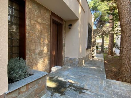 Μονοκατοικία 240 τ.μ. πρός ενοικίαση