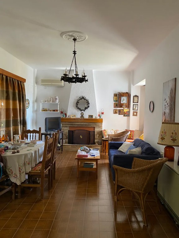 Μονοκατοικία 150 τ.μ. προς πώληση, Πολιτικά
