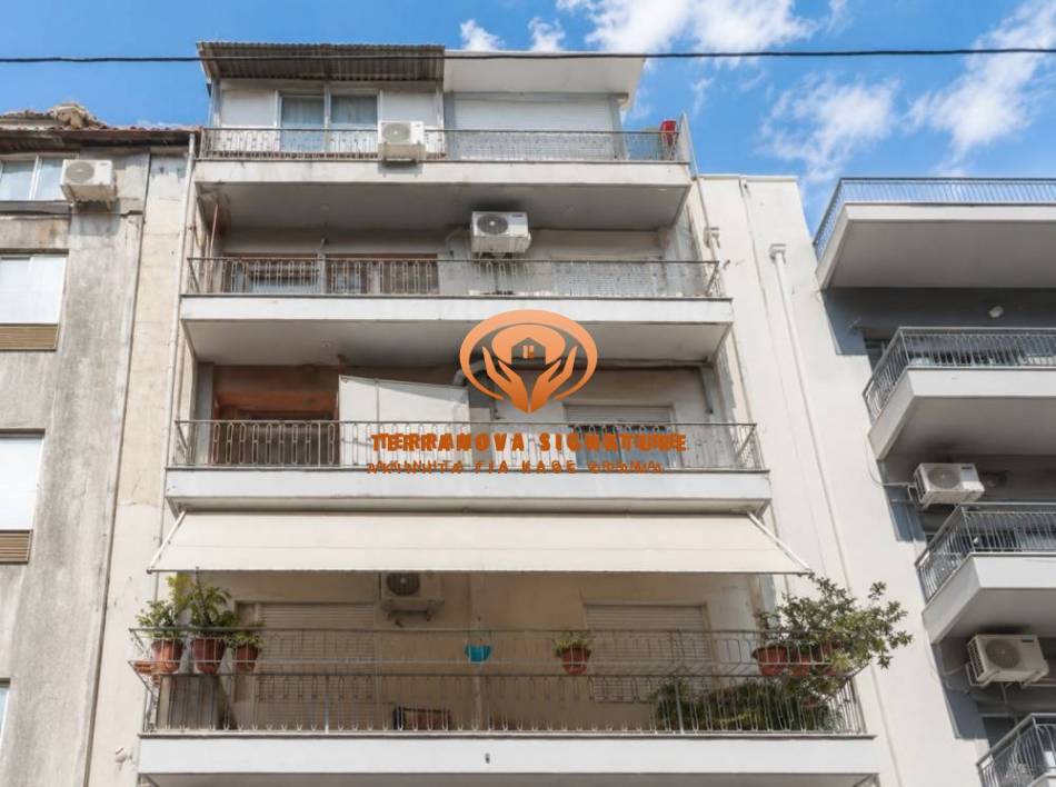 Επιχειρηματικό κτίριο 1.050 τ.μ. πρός πώληση, Αθήνα - Κέντρο, Κέντρο