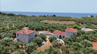 Συγκρότημα διαμερισμάτων 680 τ.μ. για πώληση