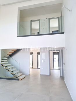 Μεζονέτα 207 τ.μ. προς ενοικίαση