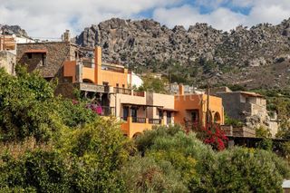 Συγκρότημα διαμερισμάτων 500 τ.μ. για πώληση
