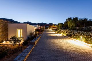 Συγκρότημα διαμερισμάτων 276 τ.μ. για πώληση, Κυκλάδες, Πάρος-thumb-1
