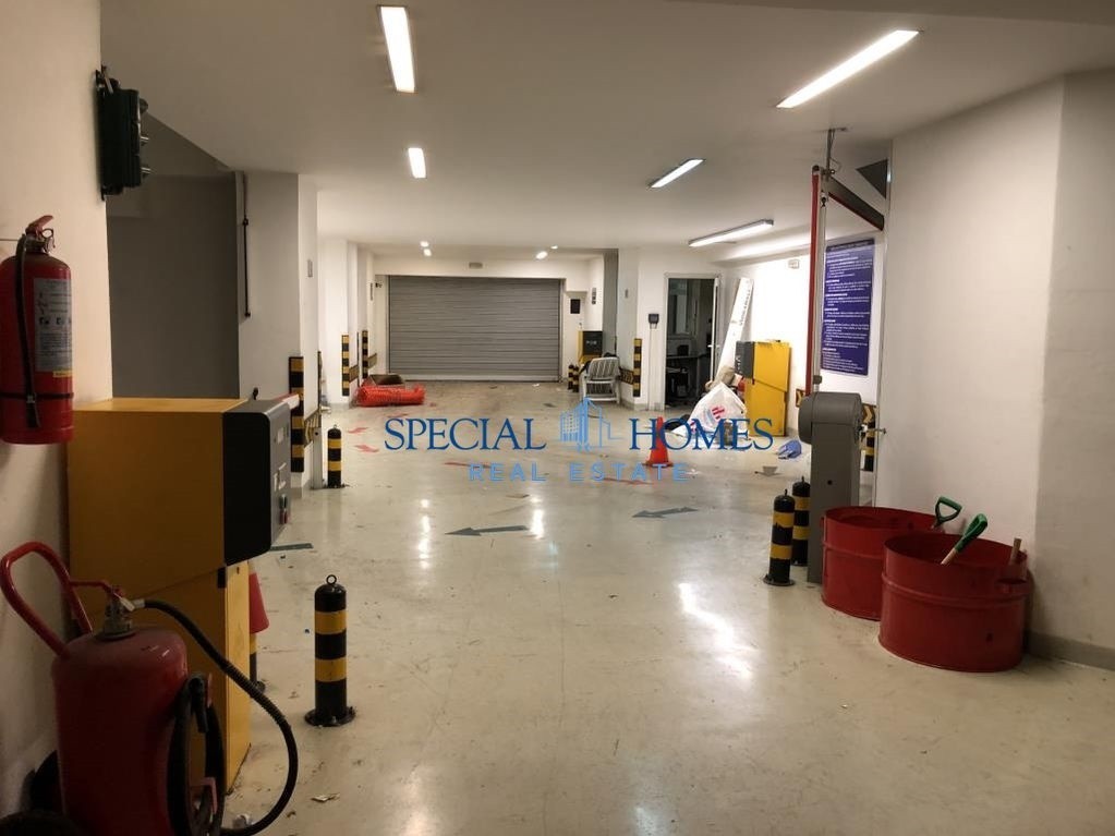Επιχειρηματικό κτίριο 4.258 τ.μ. προς πώληση, Πλατεία Αμερικής