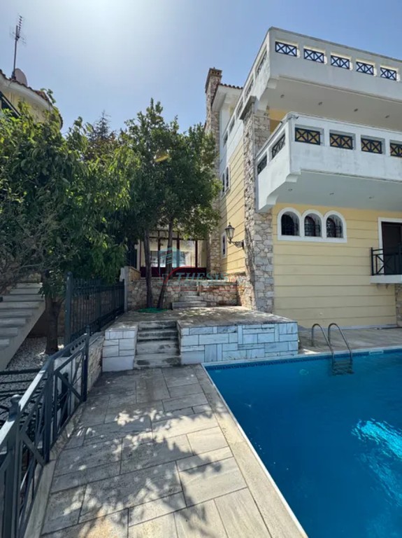 Βίλλα 335 τ.μ. πρός ενοικίαση, Αθήνα - Βόρεια Προάστια, Νέα Ερυθραία