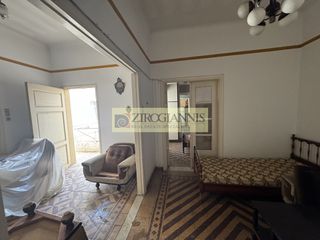 Διαμέρισμα 290 τ.μ. για πώληση, Πειραιάς, Αγία Σοφία-thumb-1