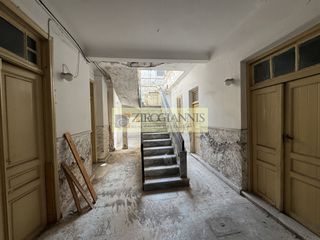 Διαμέρισμα 290 τ.μ. για πώληση, Πειραιάς, Αγία Σοφία-thumb-6