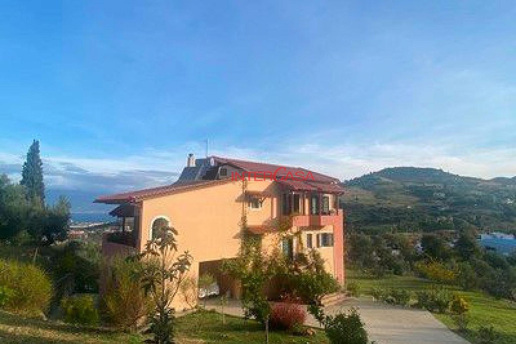 Μονοκατοικία 345 τ.μ. προς πώληση, Κέντρο Πάτρας