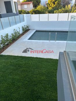 Detached home 250 sqm for sale