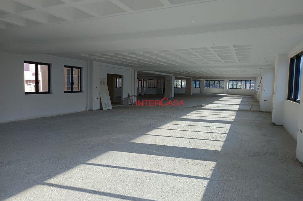 Επιχειρηματικό κτίριο 2.670 τ.μ. πρός ενοικίαση, Αθήνα - Βόρεια Προάστια, Λυκόβρυση