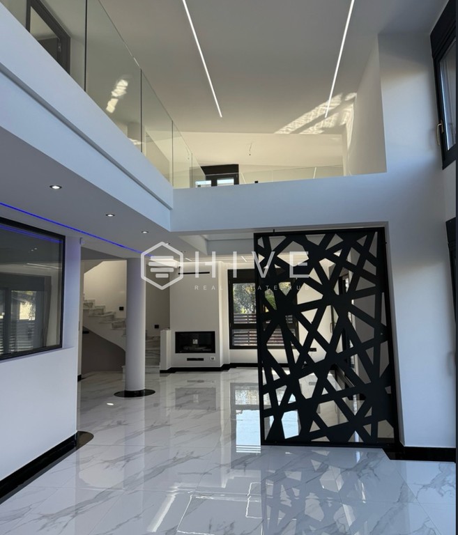 Detached home 400 sqm for rent, Athens - North, Kifisia