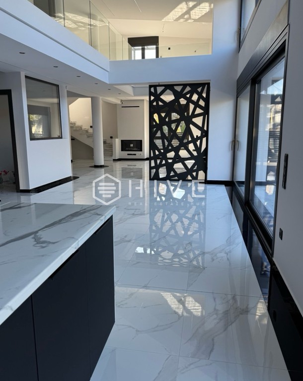 Detached home 400 sqm for rent, Athens - North, Kifisia