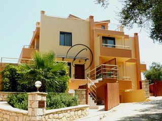 Συγκρότημα διαμερισμάτων 768 τ.μ. προς πώληση, Τσιλιβή-thumb-1
