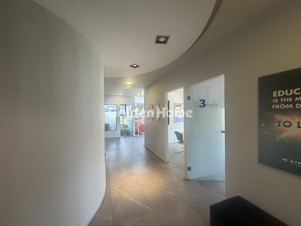 Επιχειρηματικό κτίριο 576 τ.μ. προς ενοικίαση, Αιξωνή